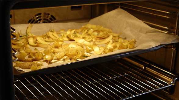 Jak zrobić chipsy z obierek ziemniaków?